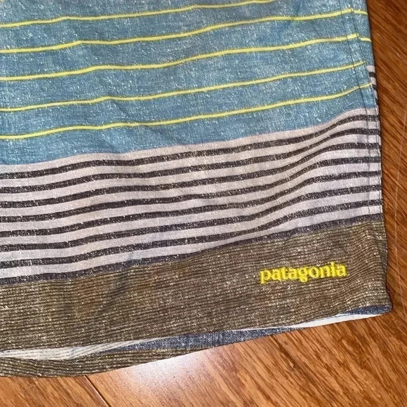 Patagonia men’s stripe shorts - size 33 - tie front -9 in inseam - Picture 2 of 8